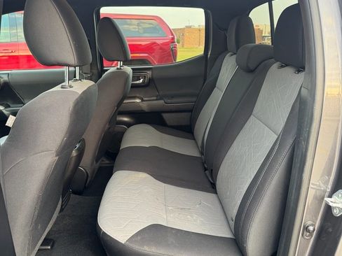 Used 2021 Toyota Tacoma TRD Off-Road image 11