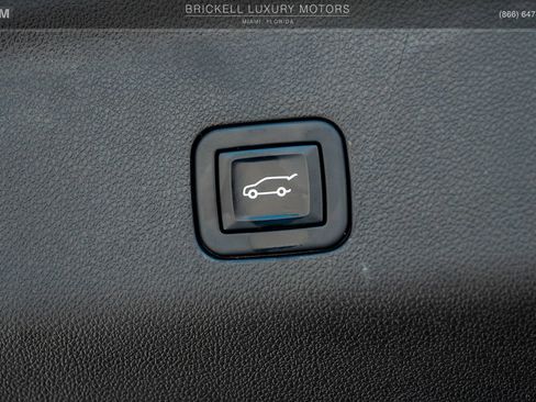 Used 2022 Cadillac Escalade ESV Premium Luxury image 18