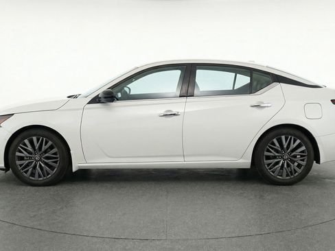 Used 2025 Nissan Altima 2.5 SV image 5