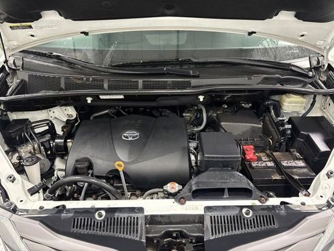 Used 2017 Toyota Sienna XLE Premium AWD/4WD image 11