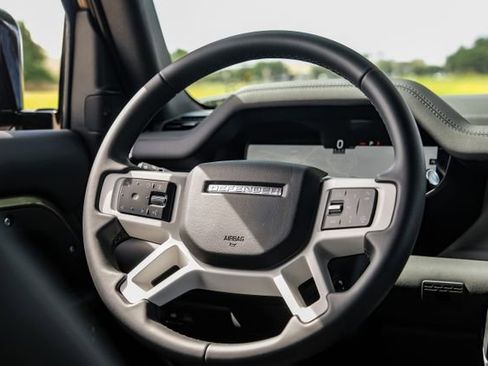 Used 2025 Land Rover Defender 110 X-Dynamic SE AWD/4WD image 21
