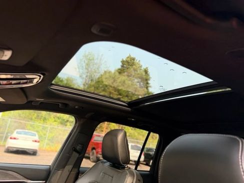 Used 2022 Jeep Grand Cherokee Overland AWD/4WD image 19