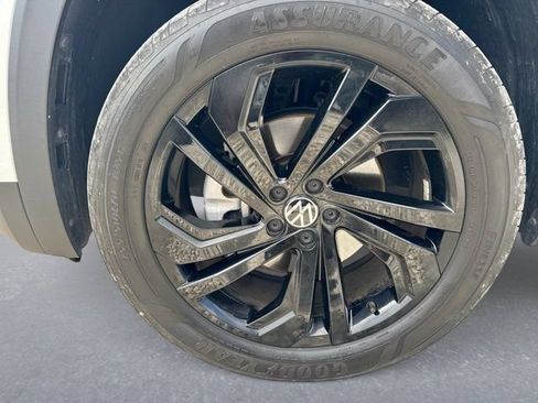 Used 2023 Volkswagen Atlas SE w/ Panoramic Sunroof Package FWD image 13