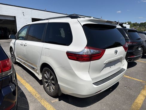 Used 2020 Toyota Sienna XLE w/ XLE Navigation Package AWD/4WD image 5