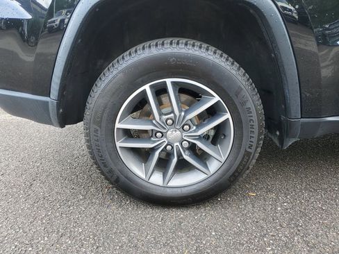 Used 2017 Jeep Grand Cherokee Limited AWD/4WD image 5