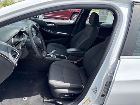 Used 2019 Chevrolet Cruze LT w/ LT True North Edition FWD image 9