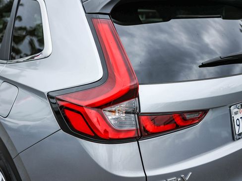 Used 2025 Honda CR-V LX image 12