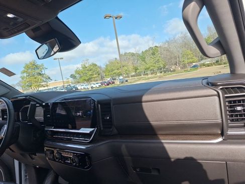 Used 2025 Chevrolet Silverado 1500 LT image 25