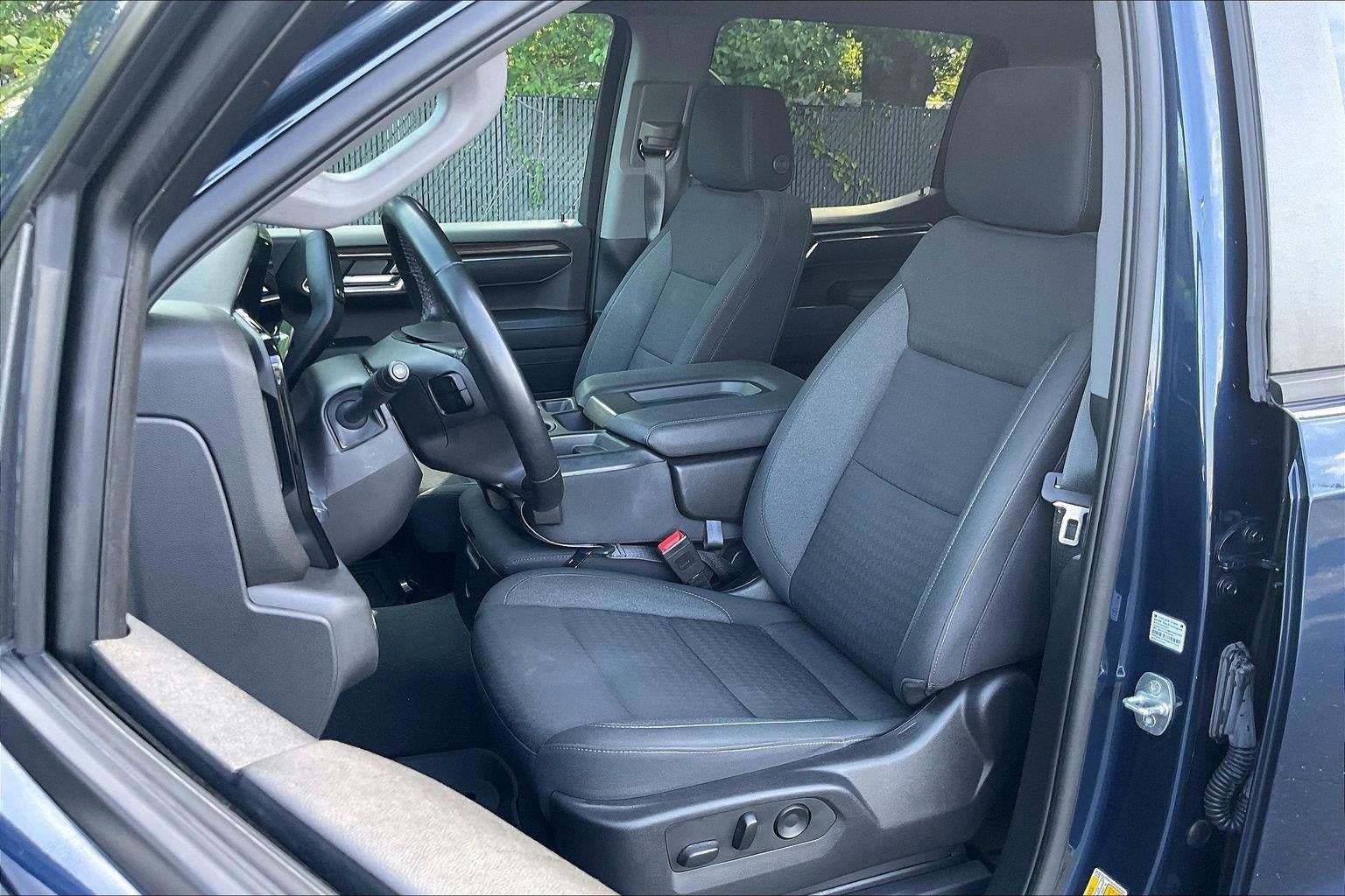 Used 2023 Chevrolet Silverado 1500 LT AWD/4WD image 23