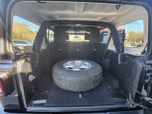 Used 2018 Jeep Wrangler Unlimited Sport S AWD/4WD image 12