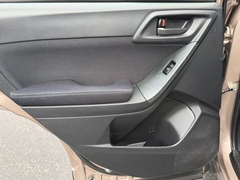 Used 2015 Subaru Forester 2.5i w/ Alloy Wheel Package image 28