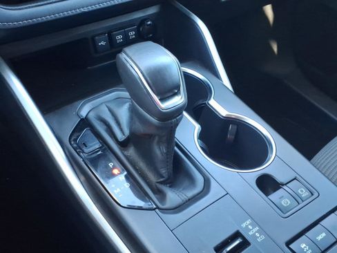 Certified 2020 Toyota Highlander LE FWD image 19