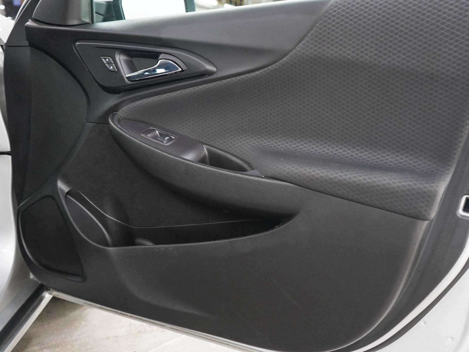 Used 2019 Chevrolet Malibu Hybrid FWD image 9