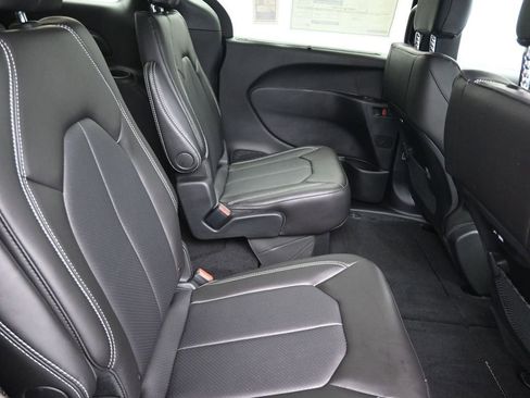 New 2026 Chrysler Pacifica Select image 16