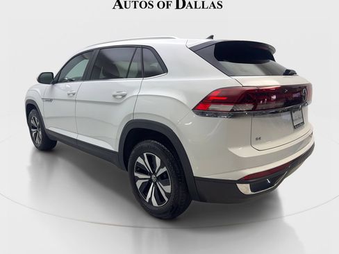 Used 2025 Volkswagen Atlas Cross Sport SE FWD image 9