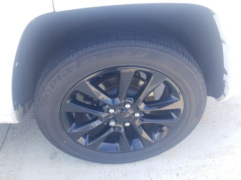 Used 2022 Jeep Grand Cherokee Laredo X RWD image 25