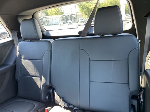 Used 2023 Chevrolet Traverse LT image 47