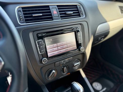 Used 2014 Volkswagen Jetta GLI image 17