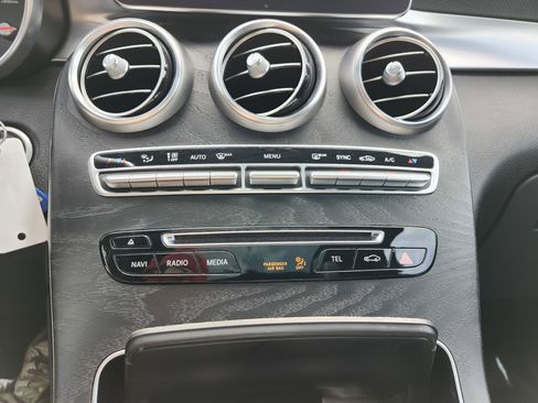 Used 2018 Mercedes-Benz GLC 300 4MATIC w/ Multimedia Package image 34