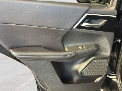 Used 2025 Mitsubishi Outlander SE AWD/4WD image 16