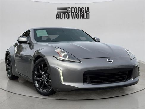 Used 2018 Nissan 370Z Touring RWD image 6