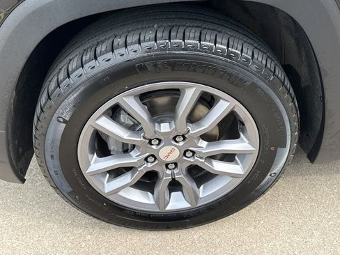 Used 2024 GMC Terrain SLT w/ Infotainment Package II AWD/4WD image 10