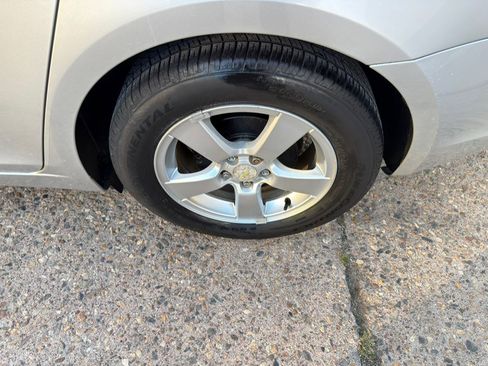 Used 2016 Chevrolet Cruze LT w/ Technology Package image 23