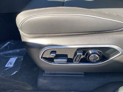 New 2025 Jeep Grand Cherokee Summit image 17