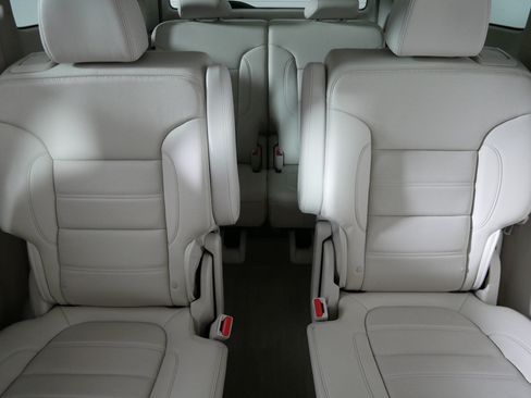 Used 2022 GMC Acadia Denali w/ Denali Ultimate Package FWD image 13