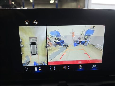 Used 2025 Chevrolet Equinox LT w/ Safety and Technology Package AWD/4WD image 25