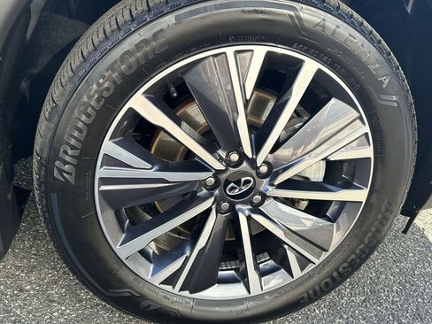 Certified 2026 INFINITI QX60 Luxe w/ Family Package AWD/4WD image 13