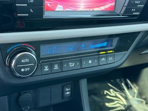 Used 2016 Toyota Corolla LE image 24