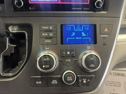 Used 2018 Toyota Sienna LE w/ Carpet Mat Package image 17