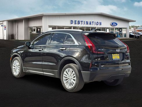 Used 2024 Cadillac XT4 Luxury w/ Cold Weather Package image 4