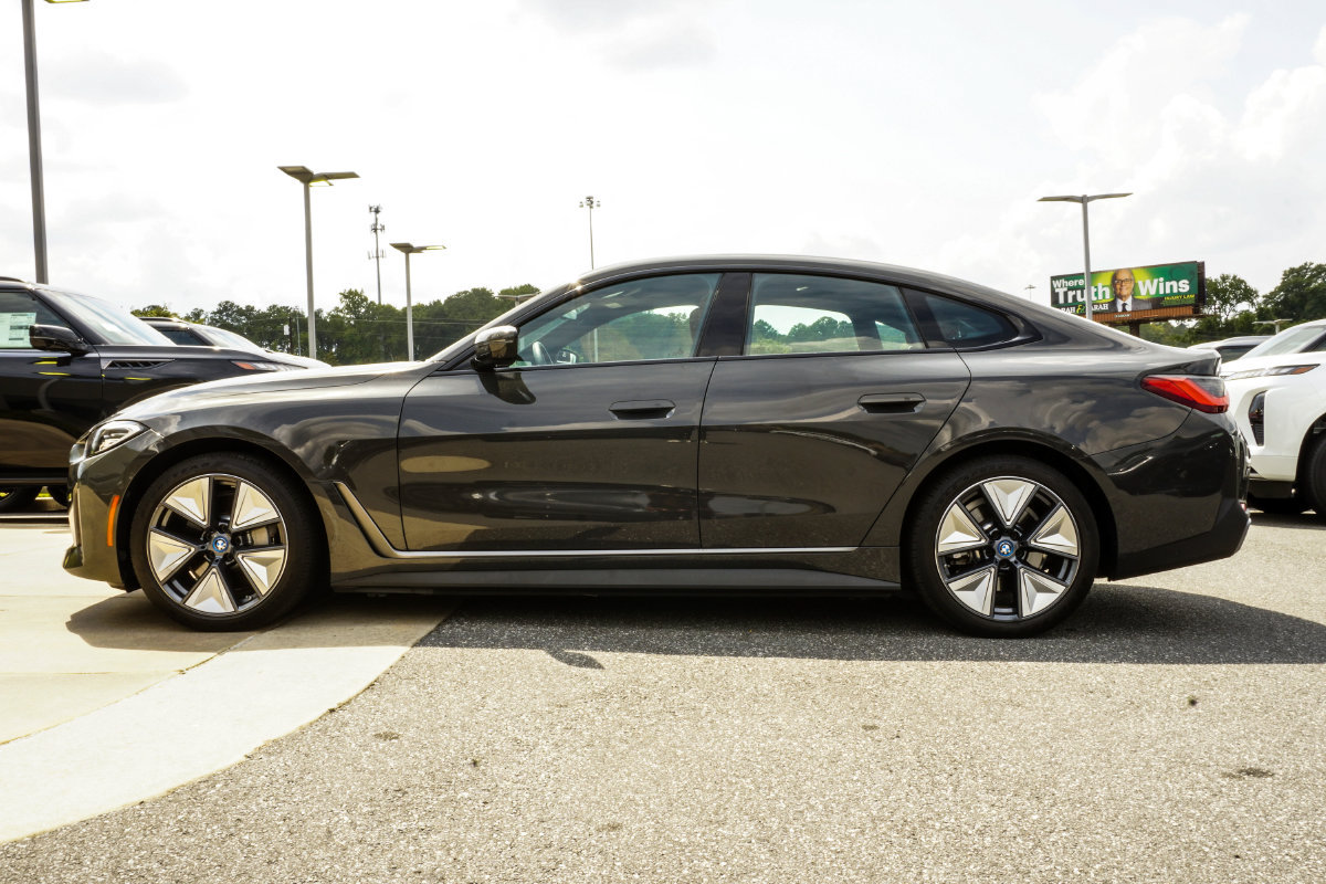 Used 2023 BMW i4 eDrive35 RWD image 9