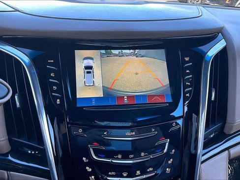 Used 2018 Cadillac Escalade ESV Platinum AWD/4WD image 10