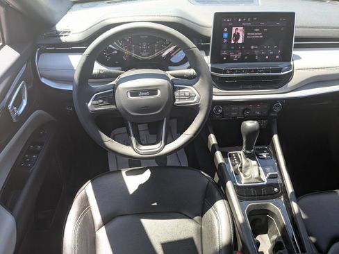Used 2025 Jeep Compass Limited AWD/4WD image 31