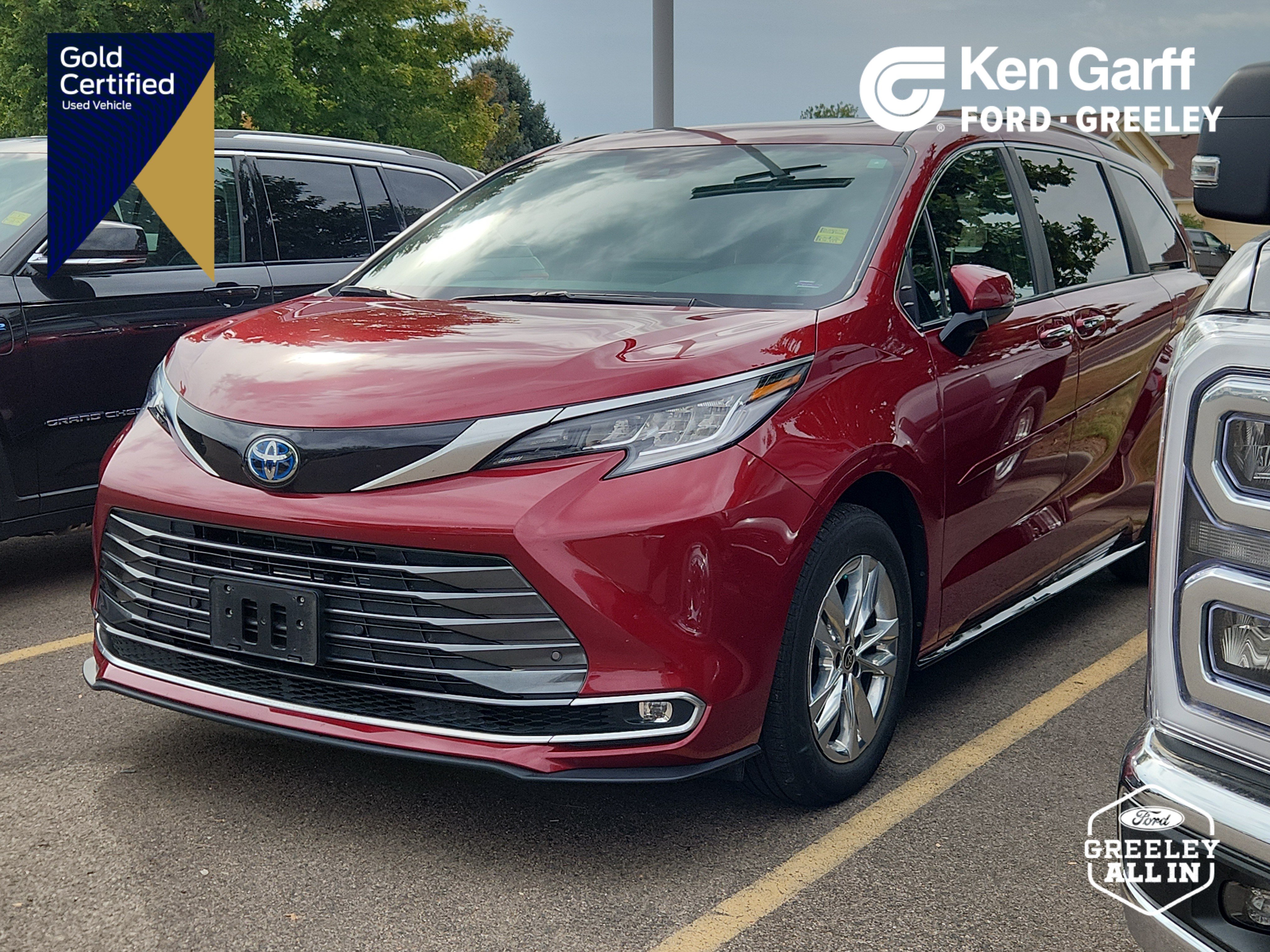 Used 2025 Toyota Sienna Limited AWD/4WD image 1