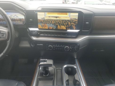 Used 2022 Chevrolet Silverado 1500 High Country w/ High Country Premium Package image 10