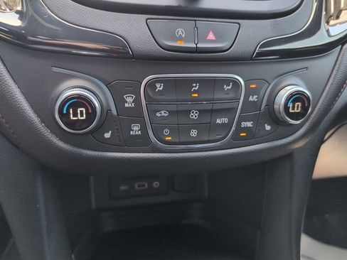 Used 2022 Chevrolet Equinox RS w/ RS Leather Package FWD image 17