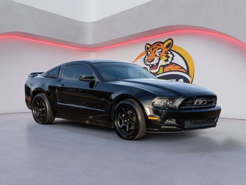 Used 2013 Ford Mustang Premium image 3