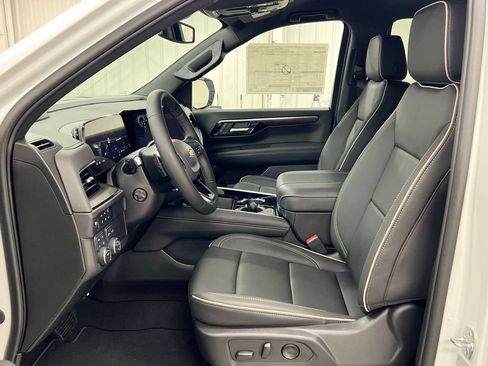 Used 2025 Chevrolet Tahoe Premier AWD/4WD image 19