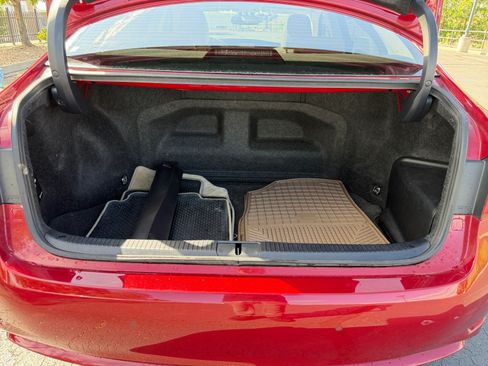 Used 2013 Lexus ES 300h w/ Premium Pkg FWD image 32