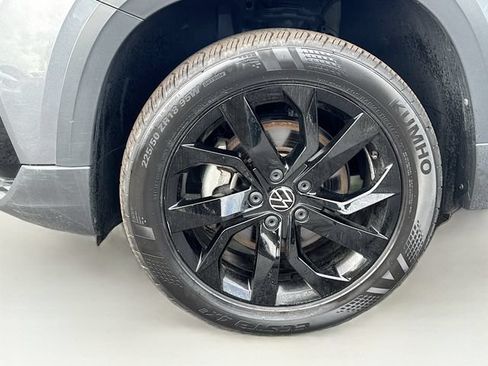Used 2022 Volkswagen Taos SE FWD image 38