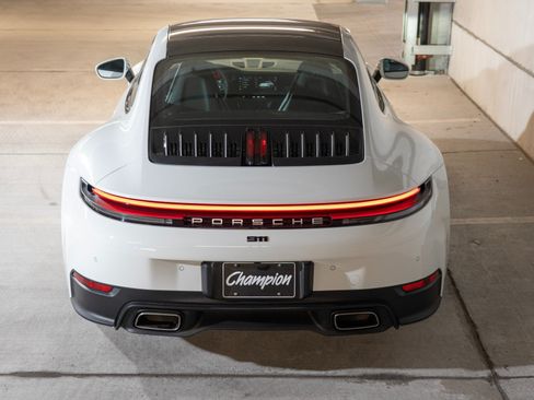 Used 2026 Porsche 911 Carrera RWD image 10