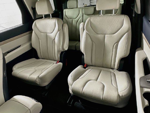 Used 2022 Hyundai Palisade SEL w/ Premium Package FWD image 11