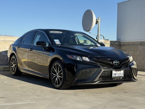 Used 2024 Toyota Camry SE image 2