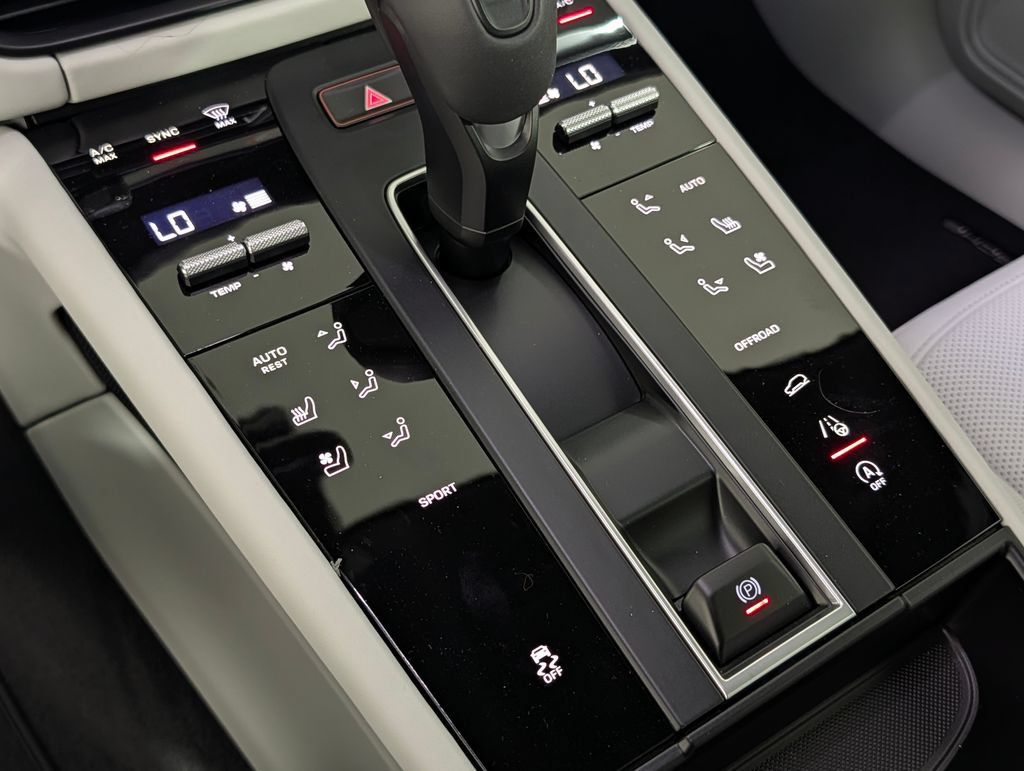 New 2026 Porsche Macan AWD/4WD image 34