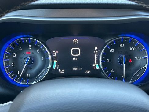 Used 2023 Chrysler Pacifica Touring-L FWD image 23