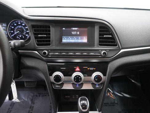 Used 2019 Hyundai Elantra SE w/ Cargo Package image 17